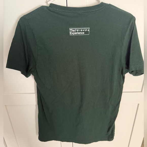 Friends the experience Central Perk green tshirt size medium - Picture 2 of 2